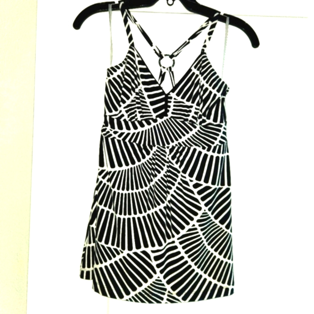 Black & White Black Market White House Top